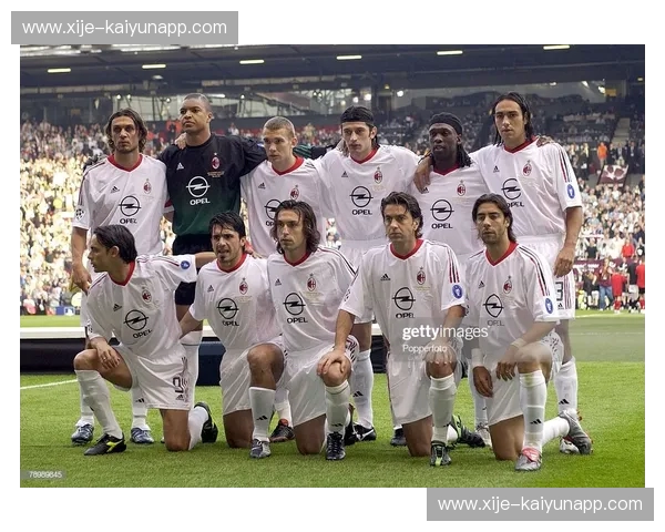 欧冠巅峰对决:当“白衣军团”遇上“蓝黑军团”,伯纳乌的星光与亚平宁的坚韧谁能问鼎?